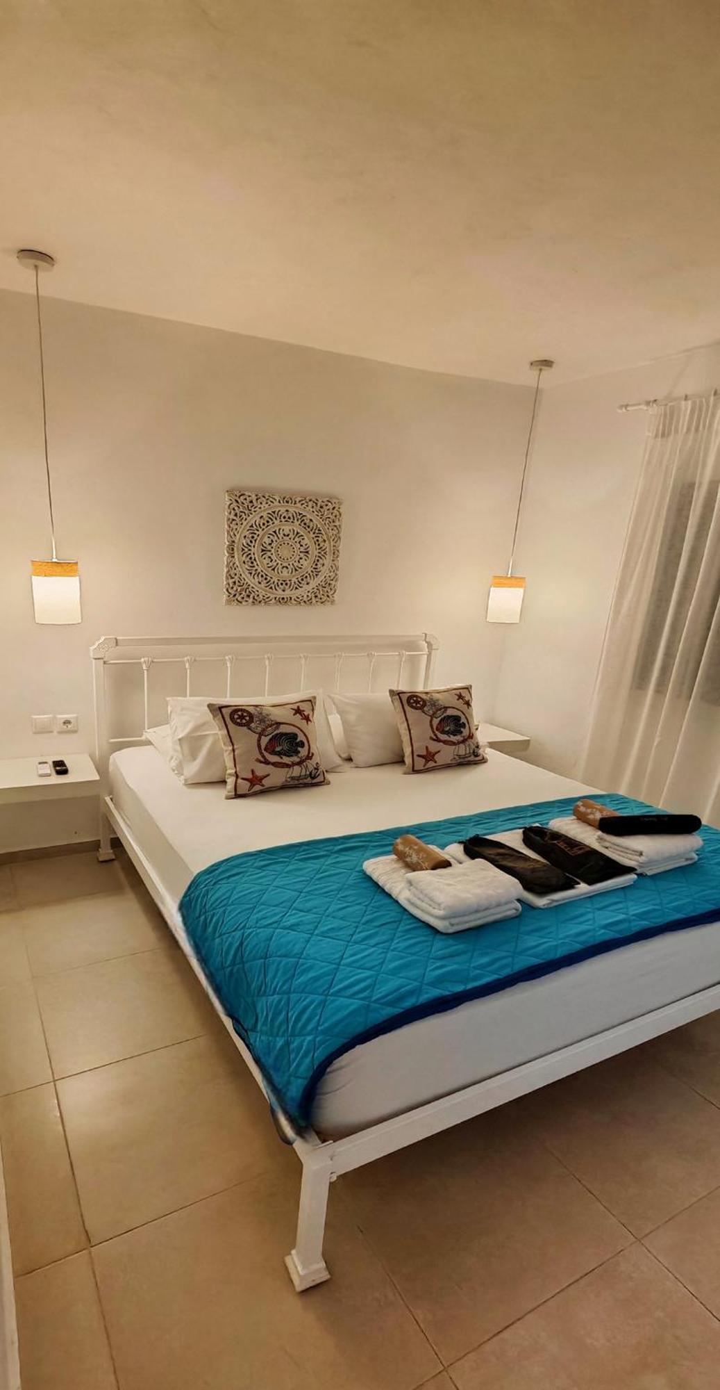 Diana'S Luxury Suites Kitnos Zewnętrze zdjęcie
